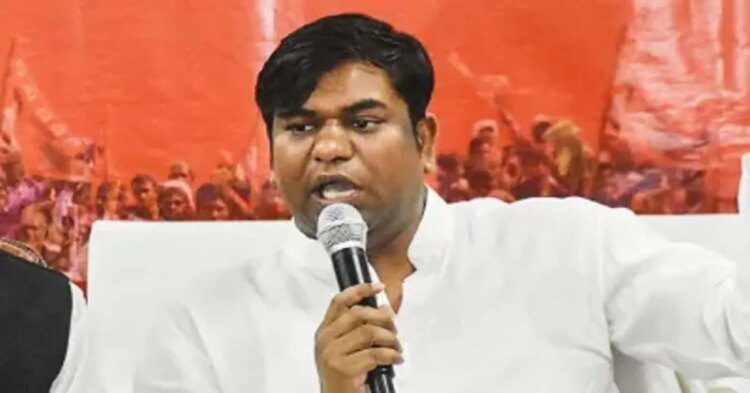 बिहार में मचा सियासी घमासान, VIP प्रमुख मुकेश सहनी के पिता की धारदार हथियार से हुई हत्या