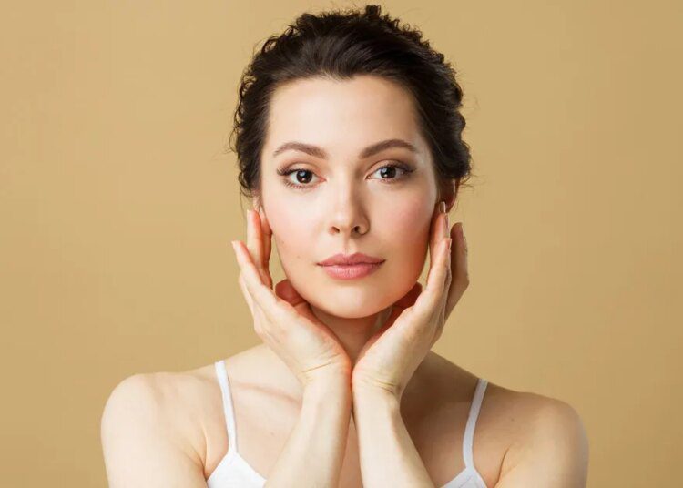 AC में बैठे रहने से स्किन हो जाती है Dry, अपनाएं ये घरेलू उपाय,