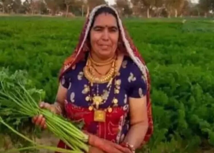 8वीं तक पढ़ी यह बुजुर्ग महिला कमाती हैं 50 लाख रुपए,