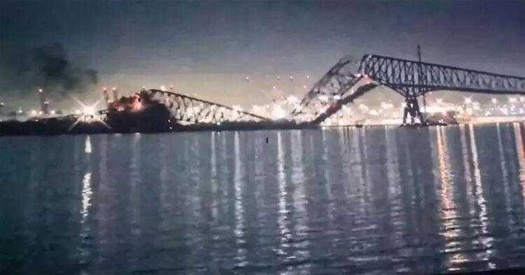 चीन के शांग्लूओ शहर में हाईवे पुल ढहने से 11 लोगों की मौत, 30 घायल 1 चीन के शांग्लूओ शहर में हाईवे पुल ढहने से 11 लोगों की मौत, 30 घायल