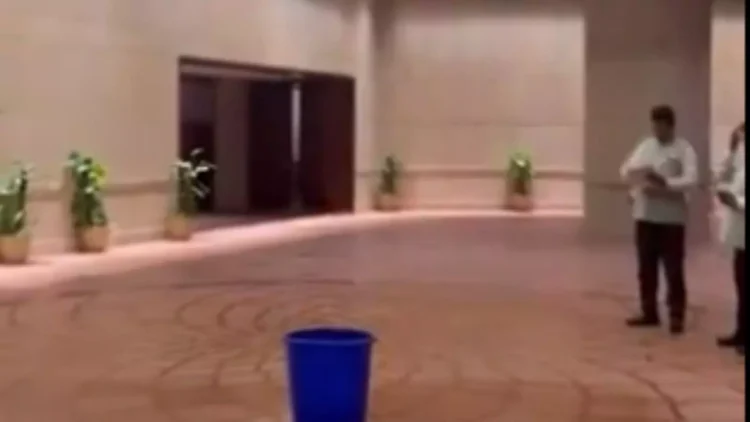 पेपरलीक आउटसाइड, वॉटर लीक इनसाइड, संसद की छत से टपकते पानी पर कांग्रेस का तंज