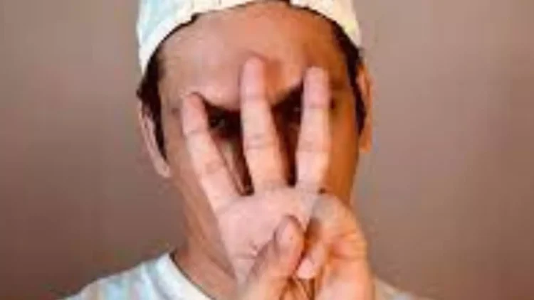 अपने सपने को पूरा करने के लिए ये एक्टर भाग गया था घर से, केवल 18 रुपये बचे होने पर निभाई थी अजीब भूमिकाएं 1 अपने सपने को पूरा करने के लिए ये एक्टर भाग गया था घर से, केवल 18 रुपये बचे होने पर निभाई थी अजीब भूमिकाएं