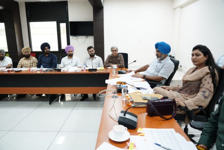 श्रमिकों की रजिस्ट्रेशन के लिए श्रम विभाग के अधिकारी सप्ताह में एक दिन निर्माण स्थल पर कैंप लगाएंगे 1 श्रमिकों