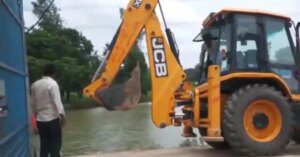 Ayodhya Gangrape के आरोपी मोईन खान पर हुई कार्रवाई, आरोपी के बेकरी पर चला बुलडोजर