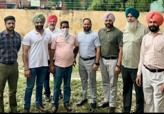 नायब तहसीलदार के रीडर-कम-रजिस्ट्री क्लर्क को रिश्वत लेते रंगे हाथ किया गिरफ्तार 1 रिश्वत