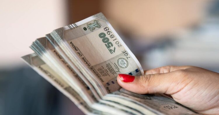 रहें अलर्टः इंस्टाग्राम फ्रेंड के चक्कर में युवक ने गंवाए 1.21cr., जानें कैसे... 1 रहें अलर्टः इंस्टाग्राम फ्रेंड के चक्कर में युवक ने गंवाए 1.21cr., जानें कैसे…