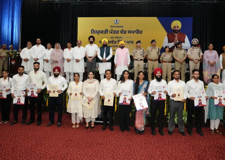 ढाई सालों में 44250 सरकारी नौकरियां, 872 दिनों में युवाओं को औसतन रोज़ाना 50 नौकरियां दी: मुख्यमंत्री 1 cm Mann