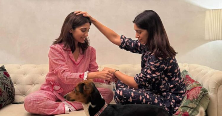 भूमि पेडणेकर ने बहन से बंधवाई राखी, देखें सेलेब्स ने कैसे मनाया रक्षा बंधन 1 भूमि पेडणेकर
