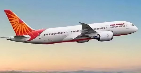 Air India की मुसीबतें बढ़ीं, DGCA ने ठोंका 90 लाख का जुर्माना