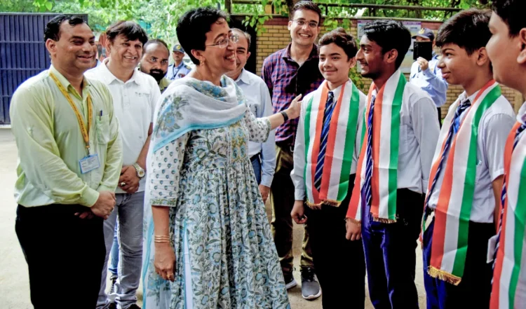 स्वतंत्रता दिवस पर दिल्ली सरकार के कार्यक्रम में झंडा फहराएंगी आतिशी, केजरीवाल 1 केजरीवाल