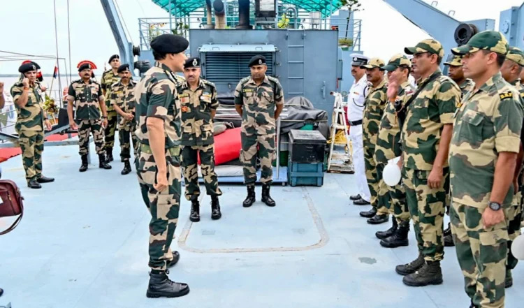 पंजाब : बीएसएफ प्रमुख ने सीमावर्ती इलाकों का दौरा किया 1 पंजाब : बीएसएफ प्रमुख ने सीमावर्ती इलाकों का दौरा किया
