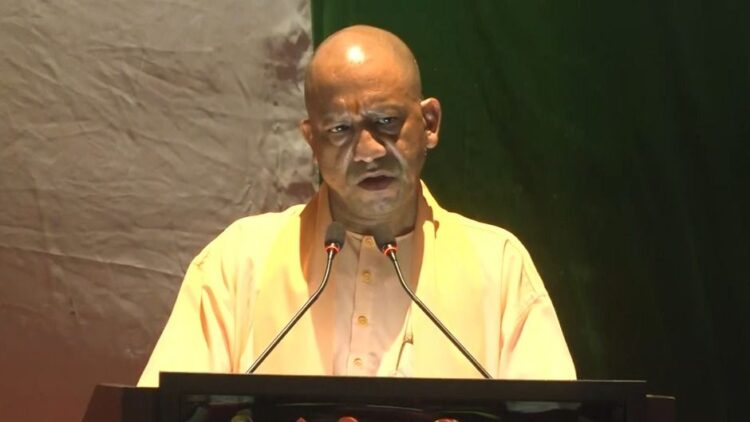 लखनऊ हुआ शर्मसार तो एक्शन में योगी सरकार, 3 अफसरों समेत 7 पुलिसकर्मियों पर गिरी गाज