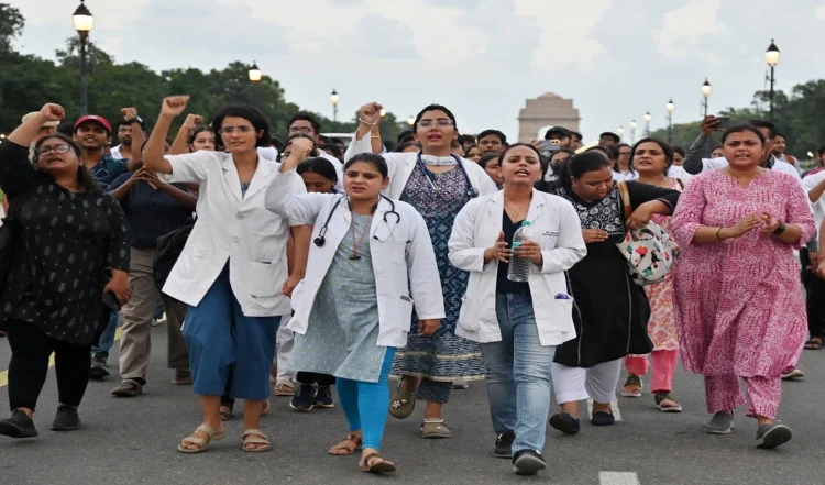 कर्नाटक में अब हड़ताल के बाद डॉक्टरों को हुआ लाभ 1 कर्नाटक में अब हड़ताल के बाद डॉक्टरों को हुआ लाभ