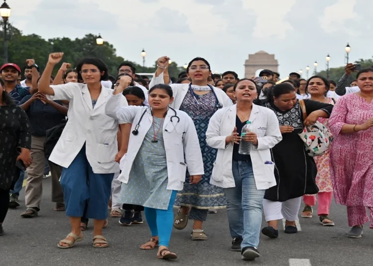 Union Health Ministry ने डॉक्टरों से की हड़ताल खत्म करने की अपील,