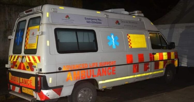 केरल के वायनाड में भूस्खलन: घाटी से शव लेकर निकला एंबुलेंस का काफिला, देखकर हर कोई दंग 1 केरल के वायनाड में भूस्खलन: घाटी से शव लेकर निकला एंबुलेंस का काफिला, देखकर हर कोई दंग