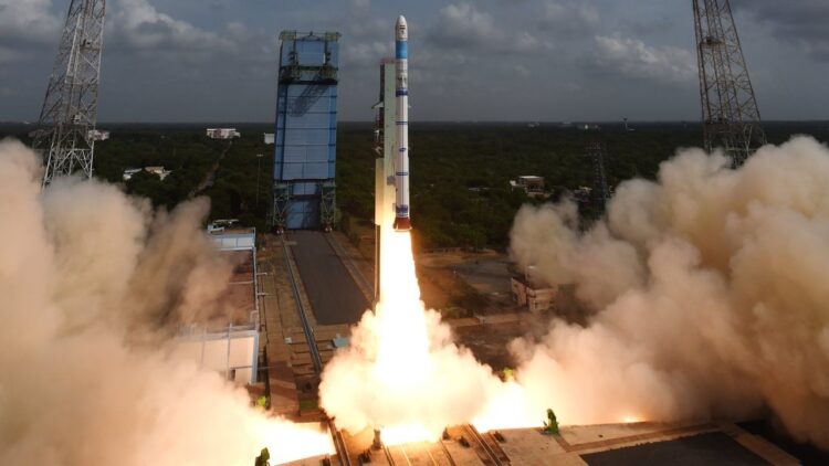 ISRO का मेगा मिशन! आसमान से सीधे मोबाइल में मिलेगा 120 Mbps इंटरनेट 1 ISRO