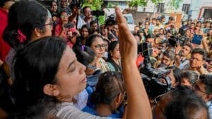 cliQ India Hindi