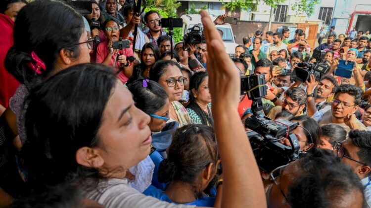 कोलकाता रेप मर्डर केस: सरकार, विपक्ष और डॉक्टर...सब सड़क पर, 1 कोलकाता रेप मर्डर केस: सरकार, विपक्ष और डॉक्टर…सब सड़क पर,