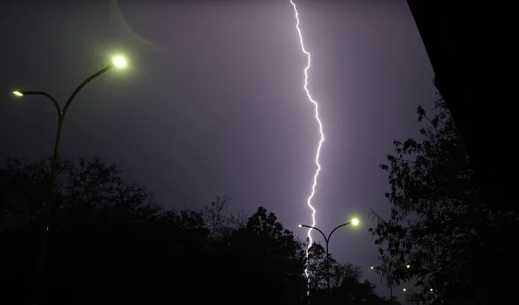 छत्तीसगढ़ : आकाशीय बिजली गिरने से तीन महिलाओं की मौत, सात अन्य घायल