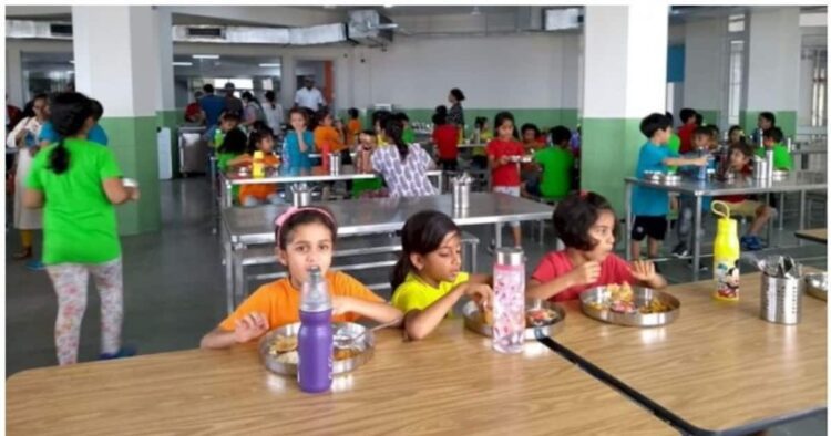 Education फीस ने Real Estate को पीछे छोड़ा ? LKG फीस पर उठे सवाल 1 Education फीस ने Real Estate को पीछे छोड़ा ? LKG फीस पर उठे सवाल