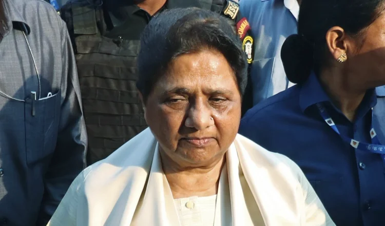 महिलाओं के साथ अपराध के खिलाफ दलगत राजनीति से ऊपर उठें : मायावती 1 महिलाओं के साथ अपराध के खिलाफ दलगत राजनीति से ऊपर उठें : मायावती