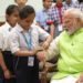 प्रधानमंत्री नरेंद्र मोदी ने स्कूली छात्राओं के साथ मनाया रक्षाबंधन