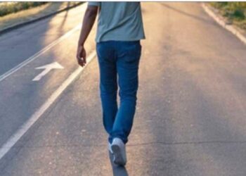 क्या पीछे की ओर चलना आगे की ओर चलने से बेहतर है?