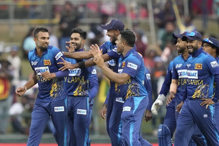 IND vs SL: वनडे सीरीज से पहले श्रीलंका को बड़ा झटका, टीम का ये तेज गेंदबाज हुआ बाहर 1 cliQ India Hindi