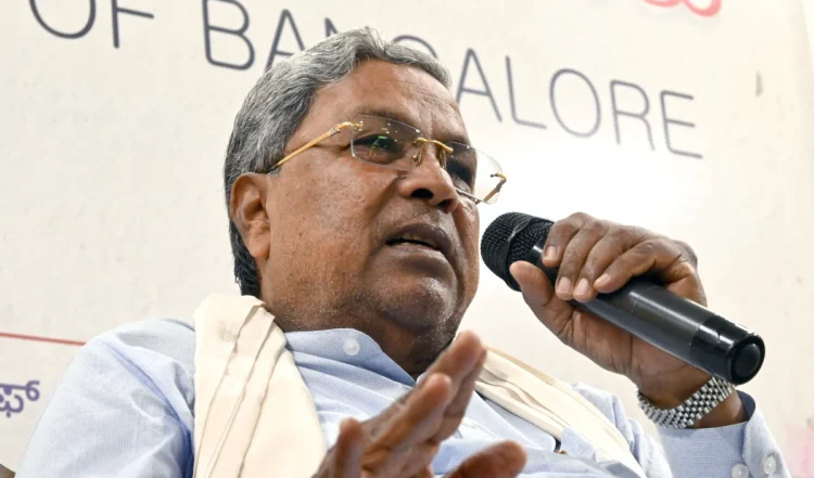 Mysuru Land Scam Case: मैसूर भूमि घोटाले मामले में राज्यपाल की मंजूरी के बाद सिद्धारमैया पर मुकदमा चलाया जाएगा 1 Mysuru Land Scam Case: मैसूर भूमि घोटाले मामले में राज्यपाल की मंजूरी के बाद सिद्धारमैया पर मुकदमा चलाया जाएगा