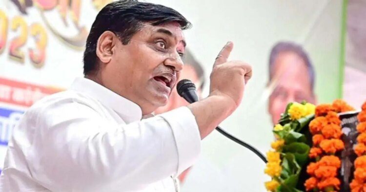 कांग्रेस प्रमुख ने किरोड़ी लाल मीना के इस्तीफे को लेकर भाजपा पर साधा निशाना 1 कांग्रेस प्रमुख ने किरोड़ी लाल मीना के इस्तीफे को लेकर भाजपा पर साधा निशाना