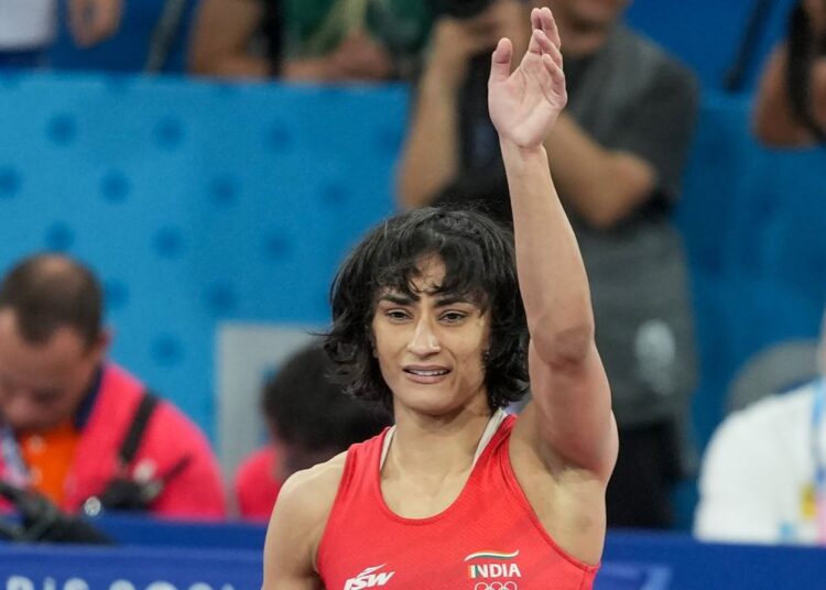 Vinesh Phogat Disqualified: खून निकालने से कितना घट जाता है शरीर का वजन?