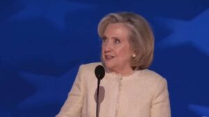 यूएसए हिलेरी क्लिंटन का कहना है कि कमला हैरिस के पास हमें आगे ले जाने के लिए चरित्र दृष्टि है