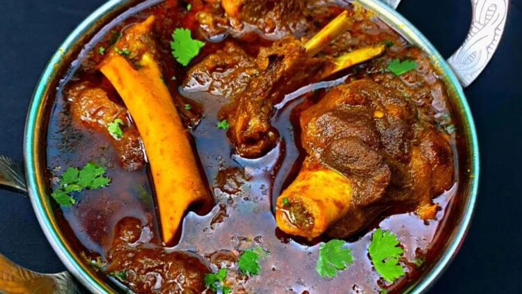 शादी में मटन की बोटी को लेकर छिड़ा संग्राम, दूल्हा-दुल्हन पक्ष में चले लाठी-डंडे