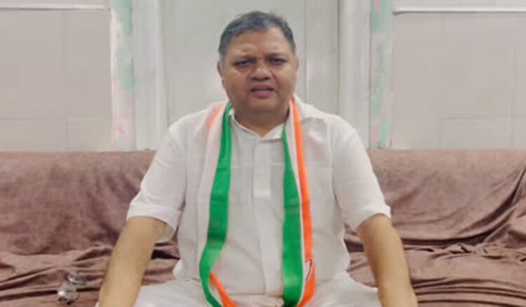 Congress नेता ने दिया बड़ा ऑफर, कहा-'जिस गांव से जितना ज्यादा वोट, उसे उतनी नौकरी', 1 Congress नेता ने दिया बड़ा ऑफर, कहा-‘जिस गांव से जितना ज्यादा वोट, उसे उतनी नौकरी’,