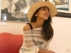 जब शॉर्ट ड्रेस पहन सीएम के सामने पहुंचीं श्रिया सरन, मांगनी पड़ी माफी