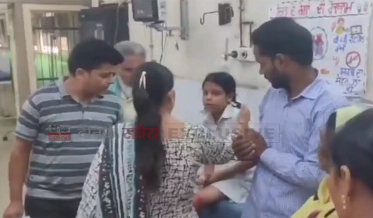 स्कूली बच्चों से भरा ऑटो पलटा, मौके पर मच गई चीख-पुकार 1 स्कूली बच्चों से भरा ऑटो पलटा, मौके पर मच गई चीख-पुकार