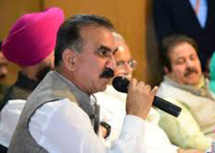 कर्मचारियों को समय पर मिल रहा वेतन : सीएम