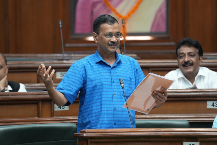 भगत सिंह और चंद्रशेखर ने जनतंत्र के लिए कुर्बानी दी थी, इसलिए नहीं कि एलजी और अफसर जन प्रतिनिधियों को.... 1 Arvind Kejriwal