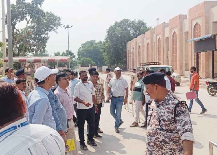 बीकानेर मंडल रेल प्रबंधक द्वारा सूरतगढ़, हनुमानगढ़ व श्रीगंगानगर स्टेशनों का निरीक्षण