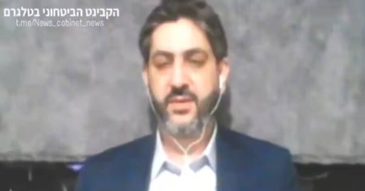 हिजबुल्लाह पर हमले की रिपोर्ट दे रहा था पत्रकार, सिर पर गिरी मिसाइल