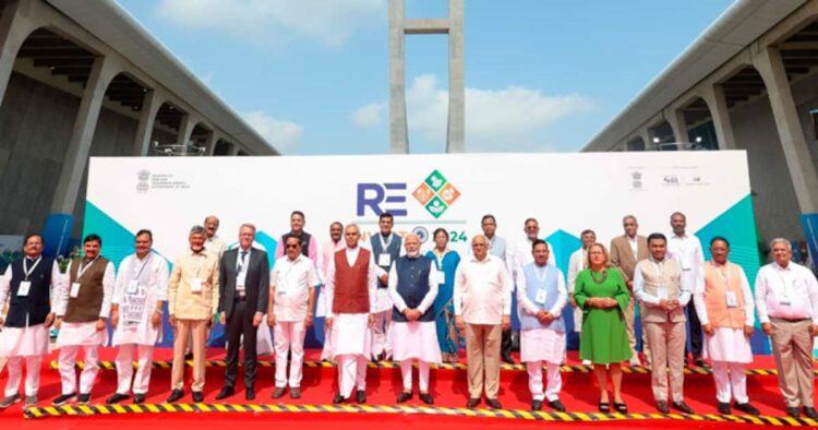 PM मोदी ने चौथे ग्लोबल रिन्यूएबल एनर्जी इन्वेस्टर्स मीट-एक्सपो का किया शुभारंभ 1 PM मोदी ने चौथे ग्लोबल रिन्यूएबल एनर्जी इन्वेस्टर्स मीट-एक्सपो का किया शुभारंभ