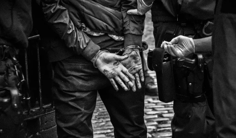 बेटे की हत्या के आरोप में पिता समेत आठ लोग गिरफ्तार