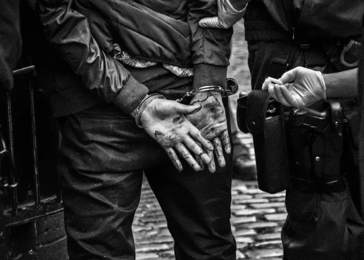 बेटे की हत्या के आरोप में पिता समेत आठ लोग गिरफ्तार