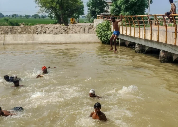 कौशांबी में नहर में गिरने से मोटरसाइकिल सवार की मौत