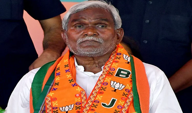 JMM से बाहर हुए चंपई सोरेन, क्या अब BJP में जाने के रास्ते खुले?