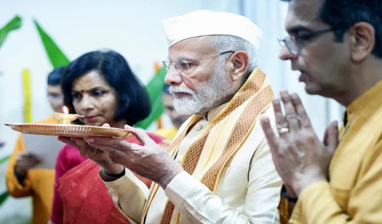 CJI के घर जाकर गणेश पूजन पर हुई आलोचना, विरोधियों को PM मोदी का ये जवाब सुनना चाहिए 1 CJI के घर जाकर गणेश पूजन पर हुई आलोचना, विरोधियों को PM मोदी का ये जवाब सुनना चाहिए