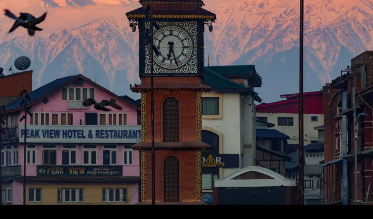 Dehradun Clock Tower | देहरादून में लगा ऐतिहासित घंटा अब नहीं बजेगा! चोरों की हिमाकत देखिए..