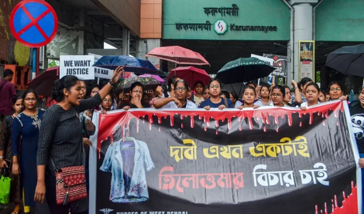 डॉक्टरों की मांगों पर ममता बनर्जी सहमत, हटाए जाएंगे कमिश्नर 1 डॉक्टरों की मांगों पर ममता बनर्जी सहमत, हटाए जाएंगे कमिश्नर