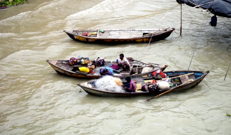 प्रयागराज में गंगा-यमुना का जलस्तर बढ़ने से कई इलाके जलमग्न 1 प्रयागराज में गंगा-यमुना का जलस्तर बढ़ने से कई इलाके जलमग्न