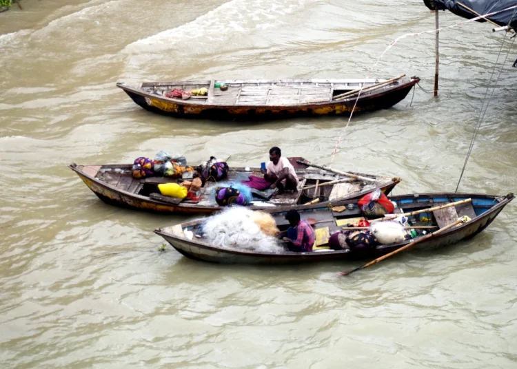 प्रयागराज में गंगा-यमुना का जलस्तर बढ़ने से कई इलाके जलमग्न